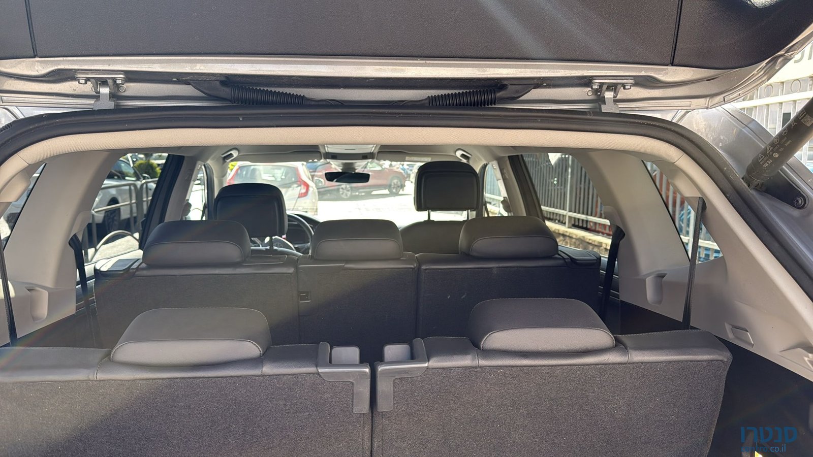 2022' Volkswagen Tiguan Allspace photo #3