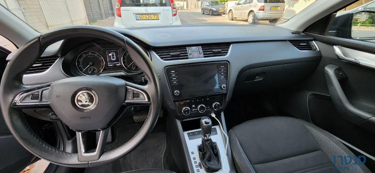 2019' Skoda Octavia Ambition photo #3