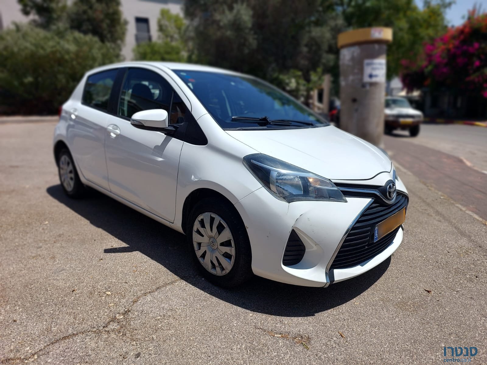 2016' Toyota Yaris photo #1