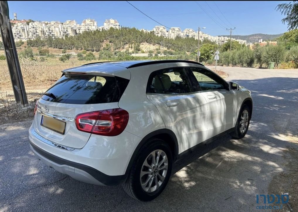 2019' Mercedes-Benz GLA מרצדס photo #5