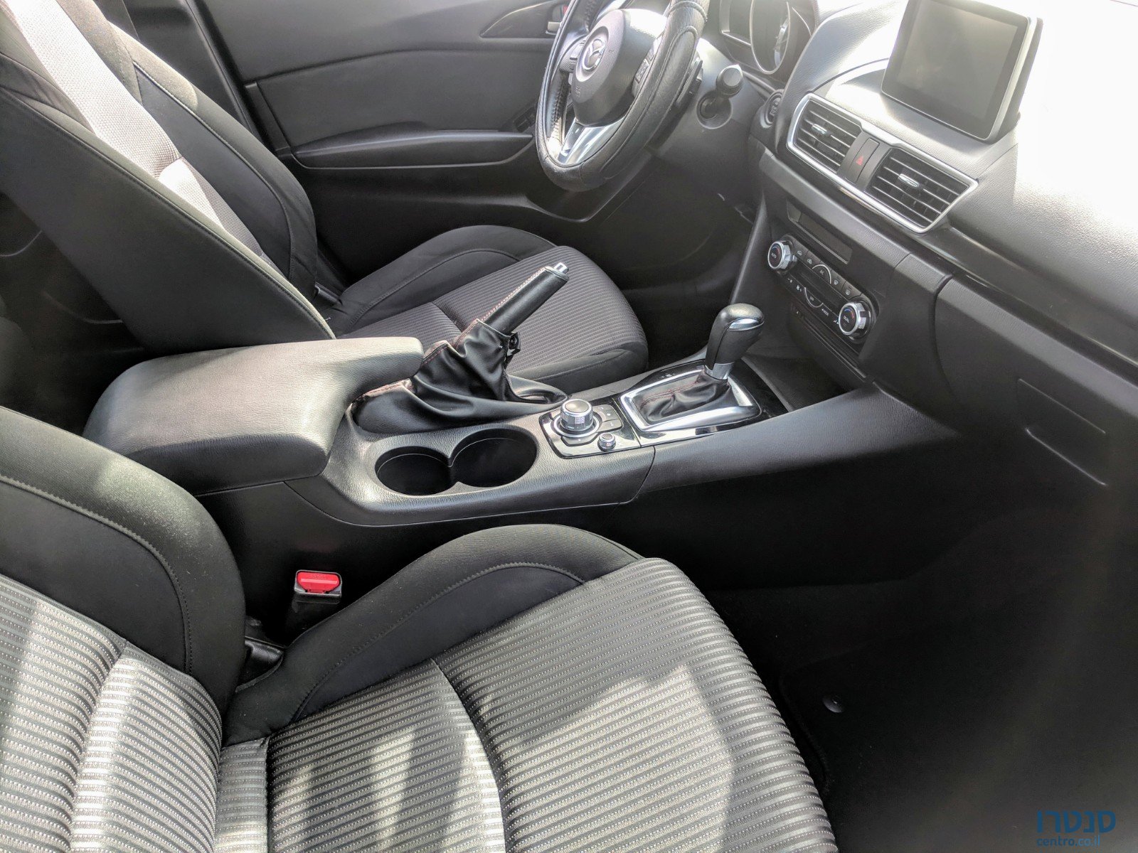 2015' Mazda 3 photo #5