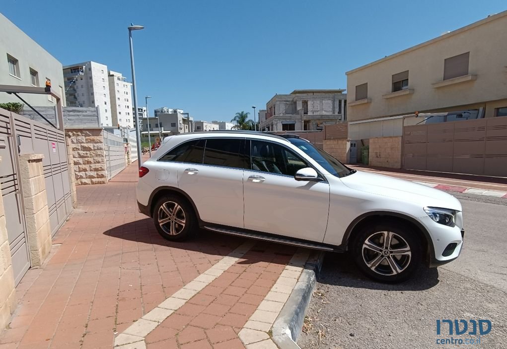 2017' Mercedes-Benz Glc מרצדס photo #4