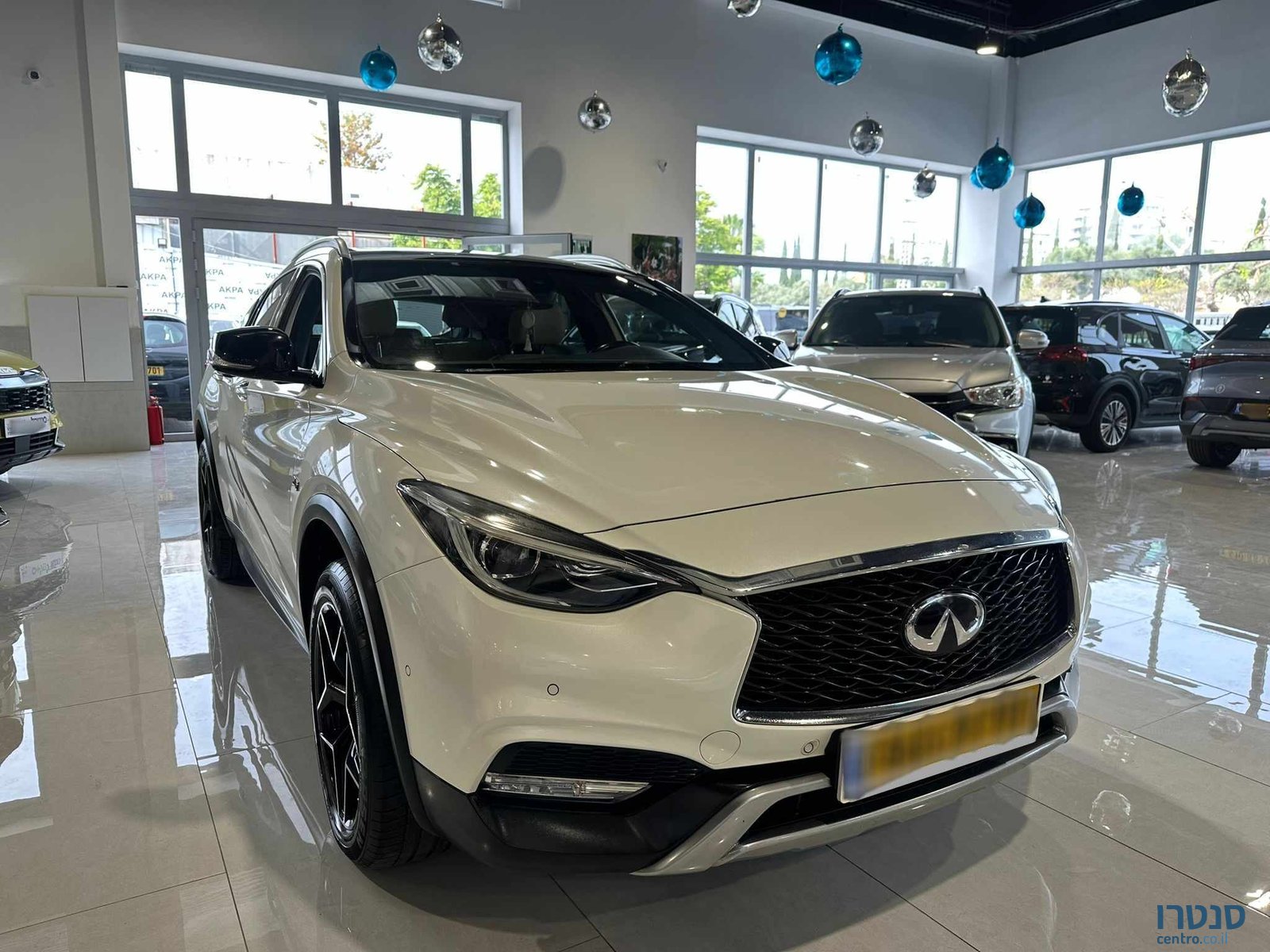 2019' Infiniti QX30 photo #2