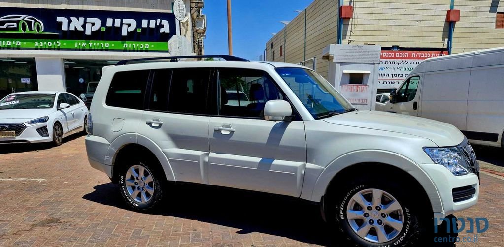 2016' Mitsubishi Pajero מיצובישי פג'רו photo #2