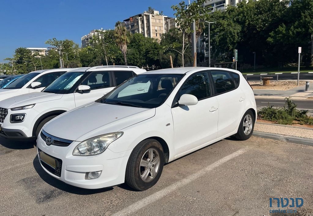2008' Hyundai i30 יונדאי photo #2