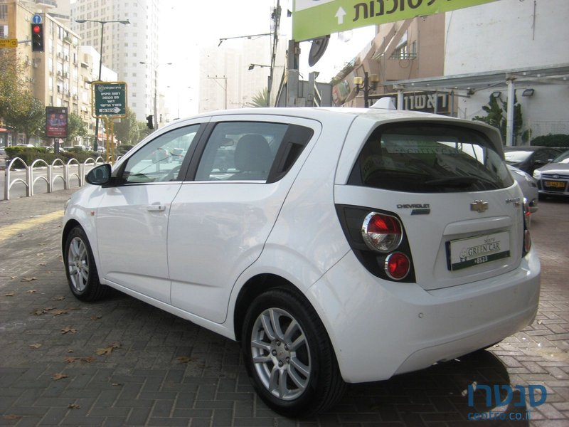 2011' Chevrolet Sonic photo #4