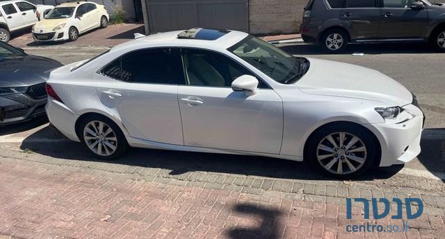 2017' Lexus IS לקסוס photo #1
