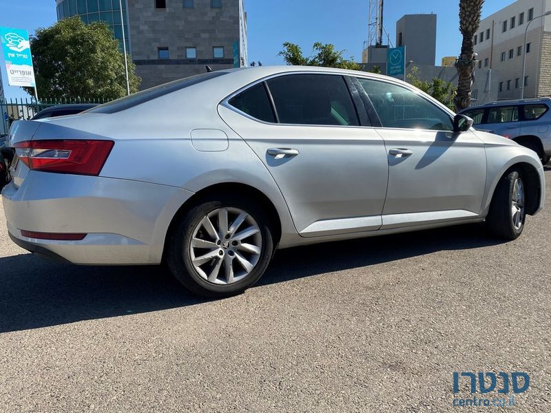 2020' Skoda Superb סקודה סופרב photo #5