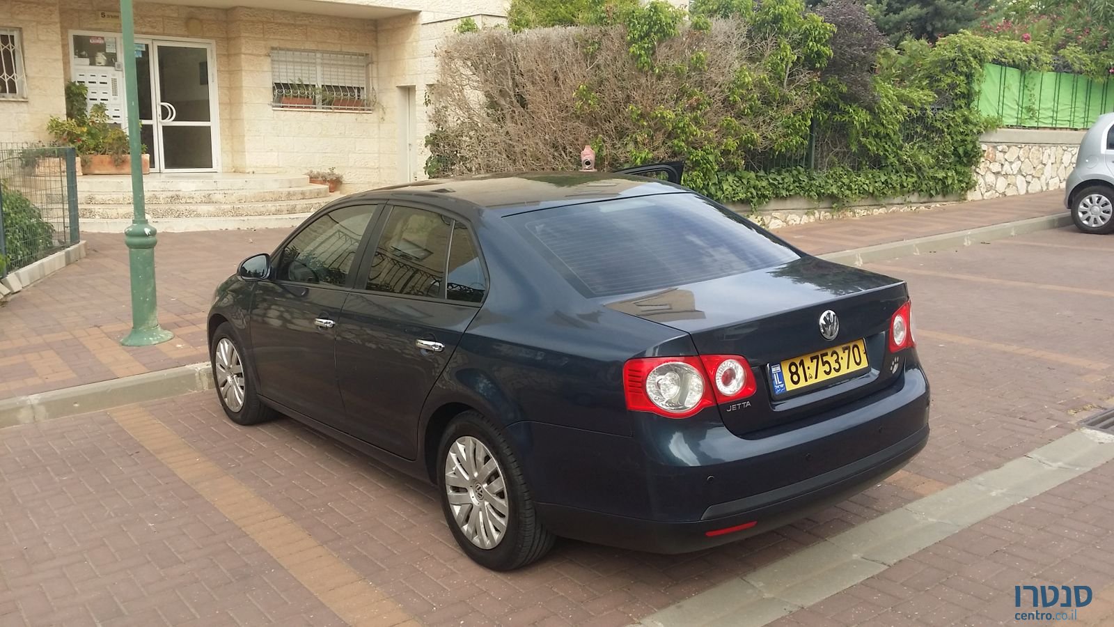2010' Volkswagen Jetta photo #6