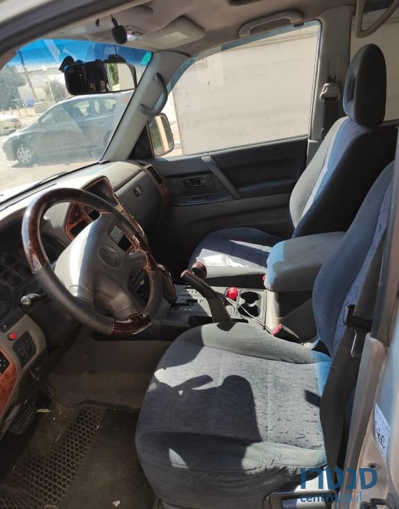 2002' Mitsubishi Pajero מיצובישי פג'רו photo #4