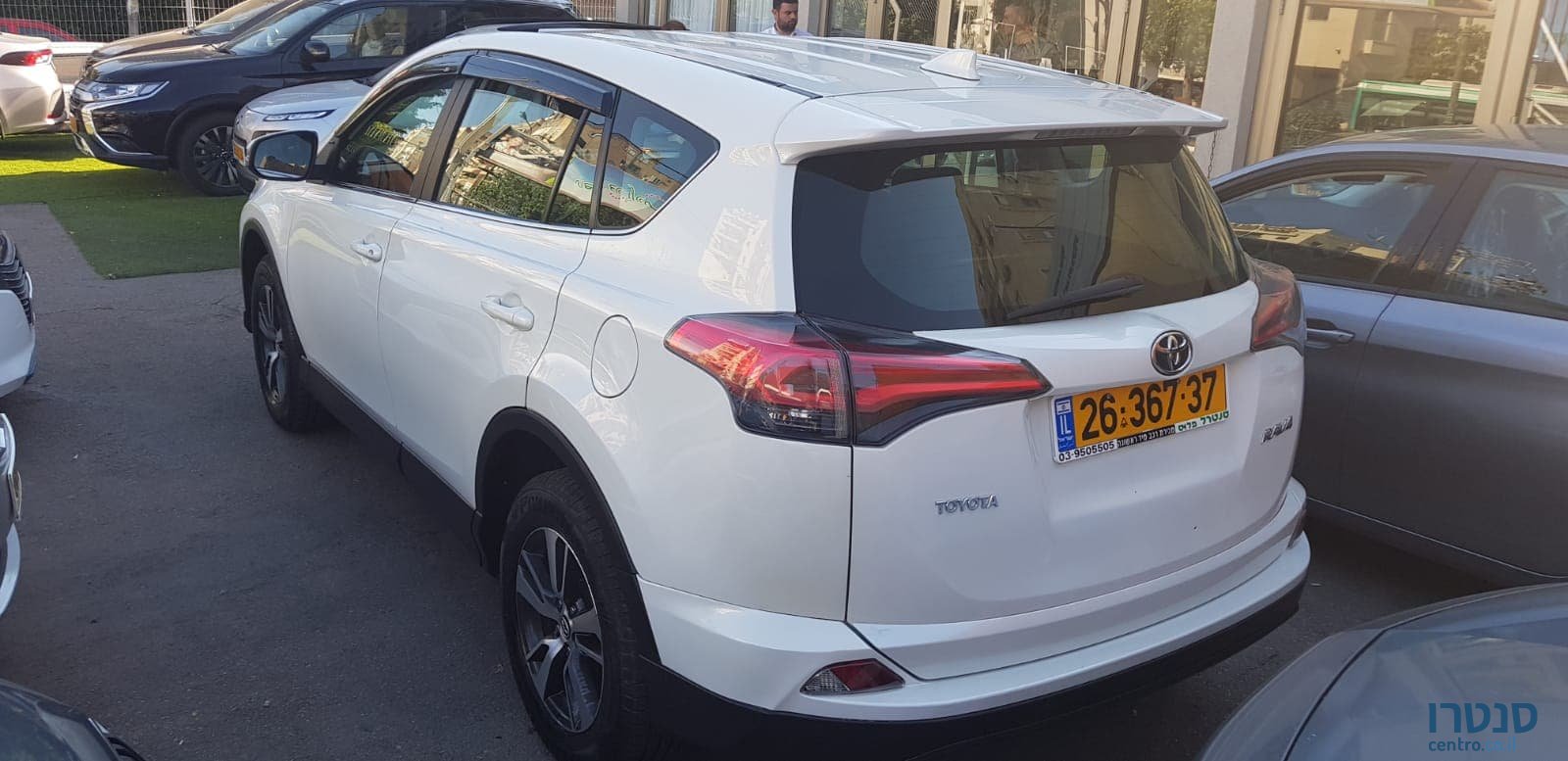 2016' Toyota RAV4 photo #2