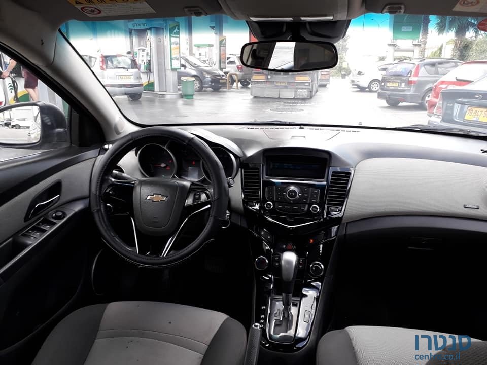 2010' Chevrolet Cruze photo #3