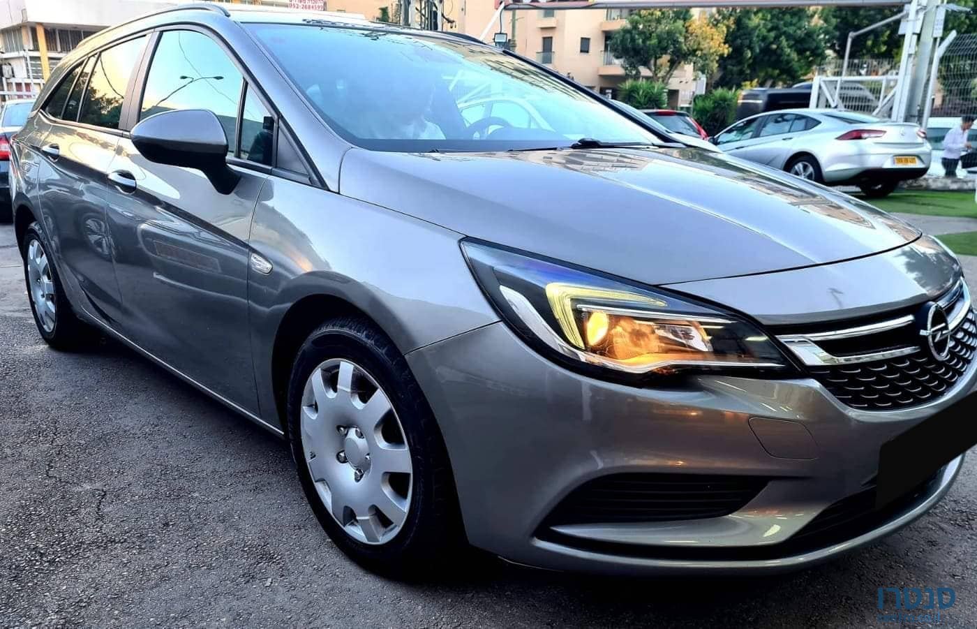 2016' Opel Astra photo #2