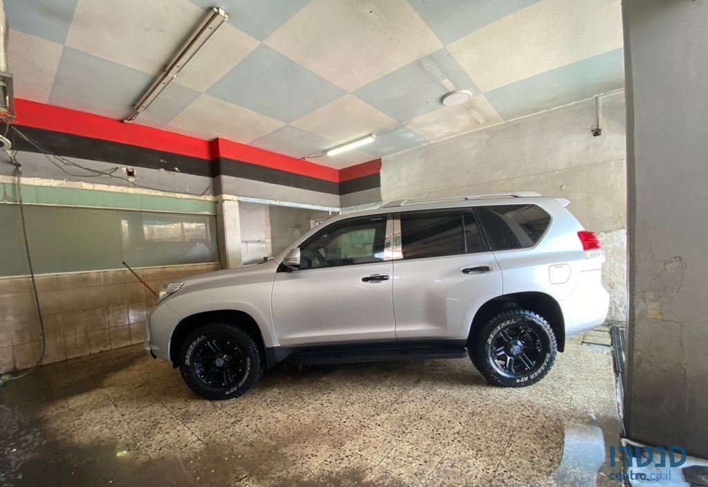 2011' Toyota Land Cruiser טויוטה לנד קרוזר photo #2