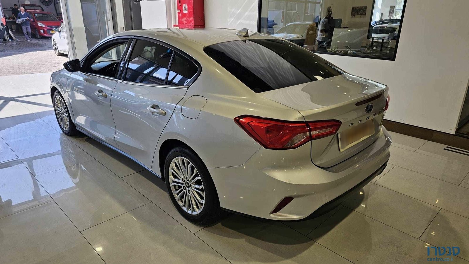 2021' Ford Focus photo #4