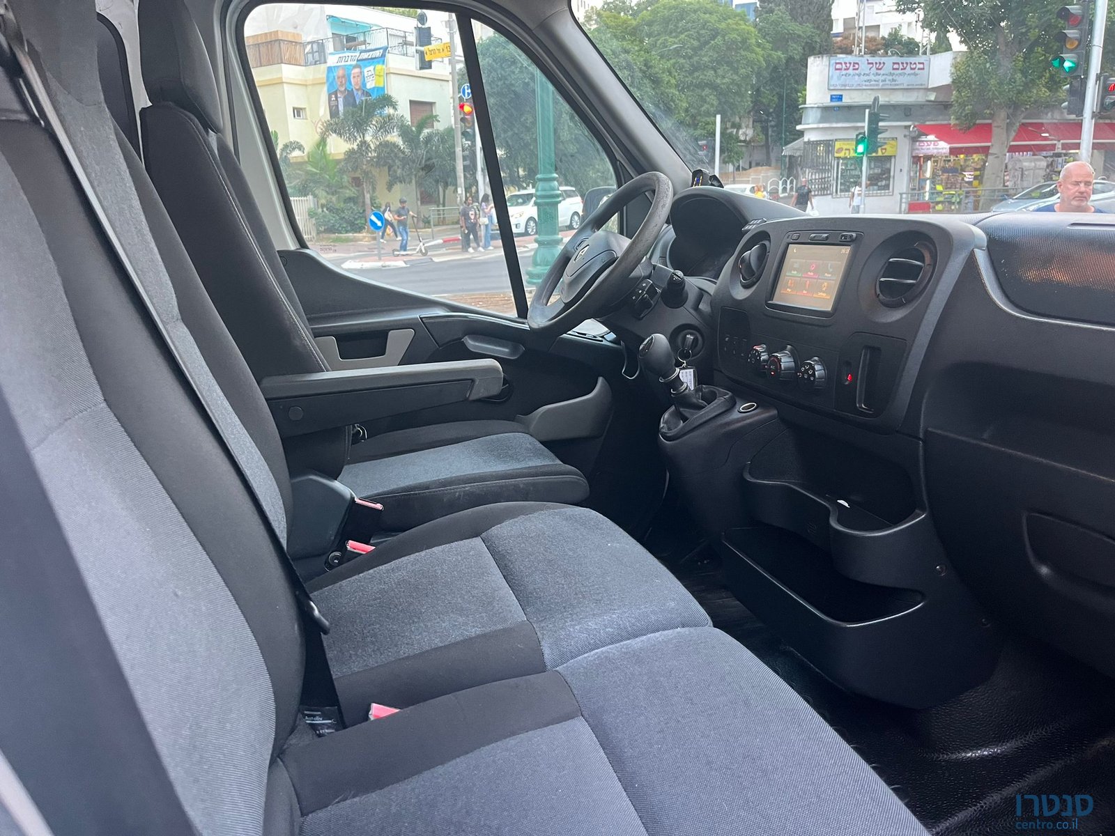 2018' Renault photo #5