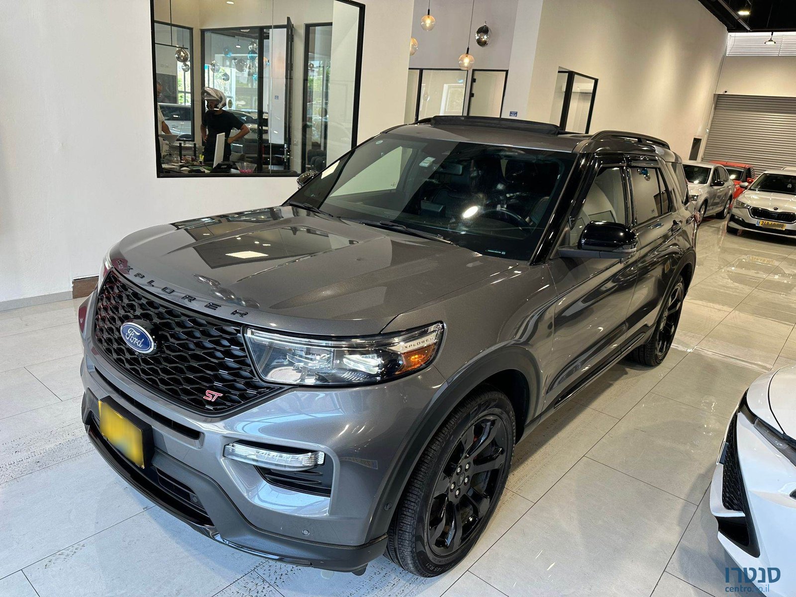 2021' Ford Explorer photo #1