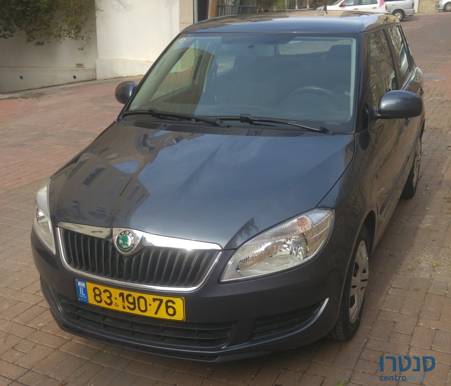 2012' Skoda Fabia photo #1