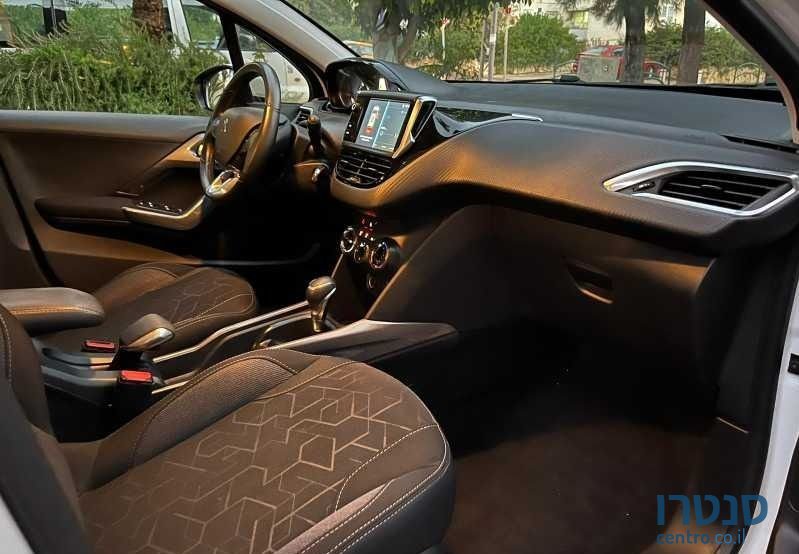 2019' Peugeot 2008 פיג'ו photo #5