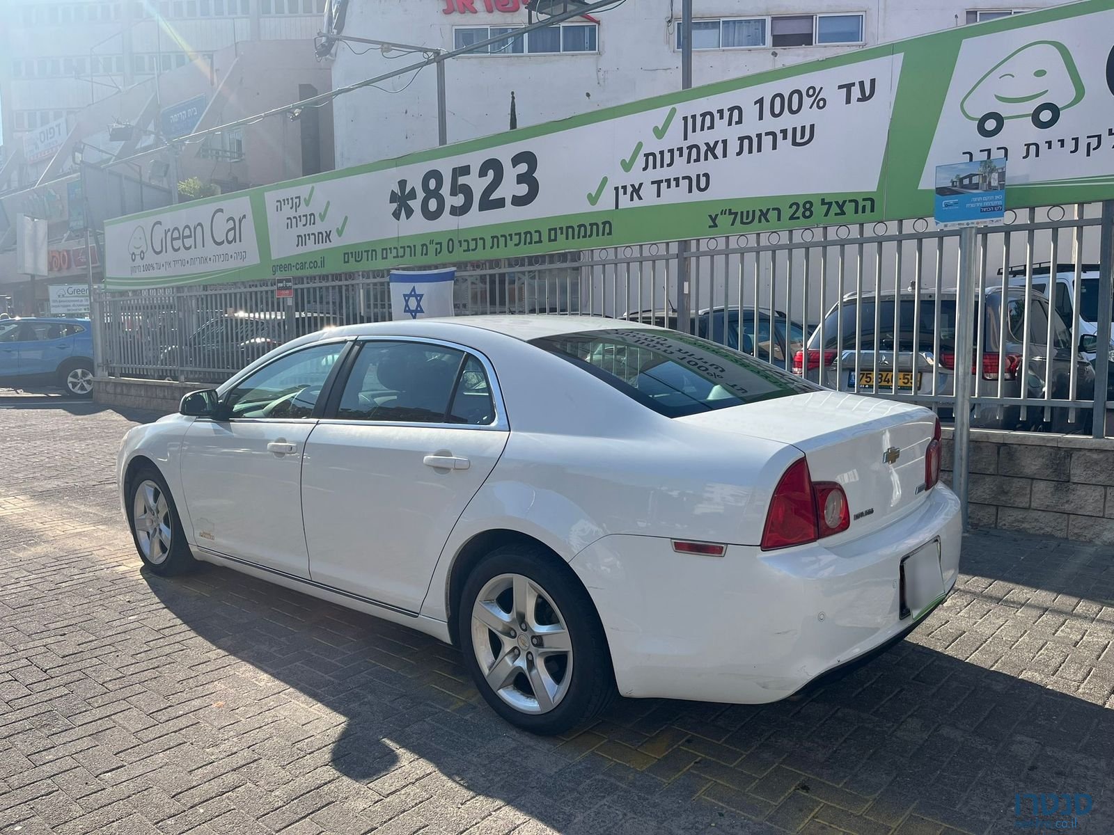 2011' Chevrolet Malibu photo #5