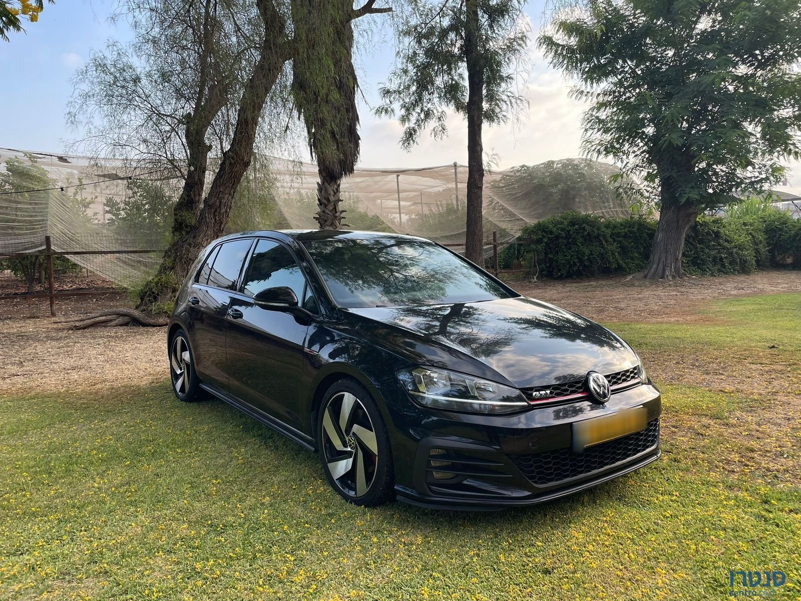 2017' Volkswagen Golf GTI photo #5