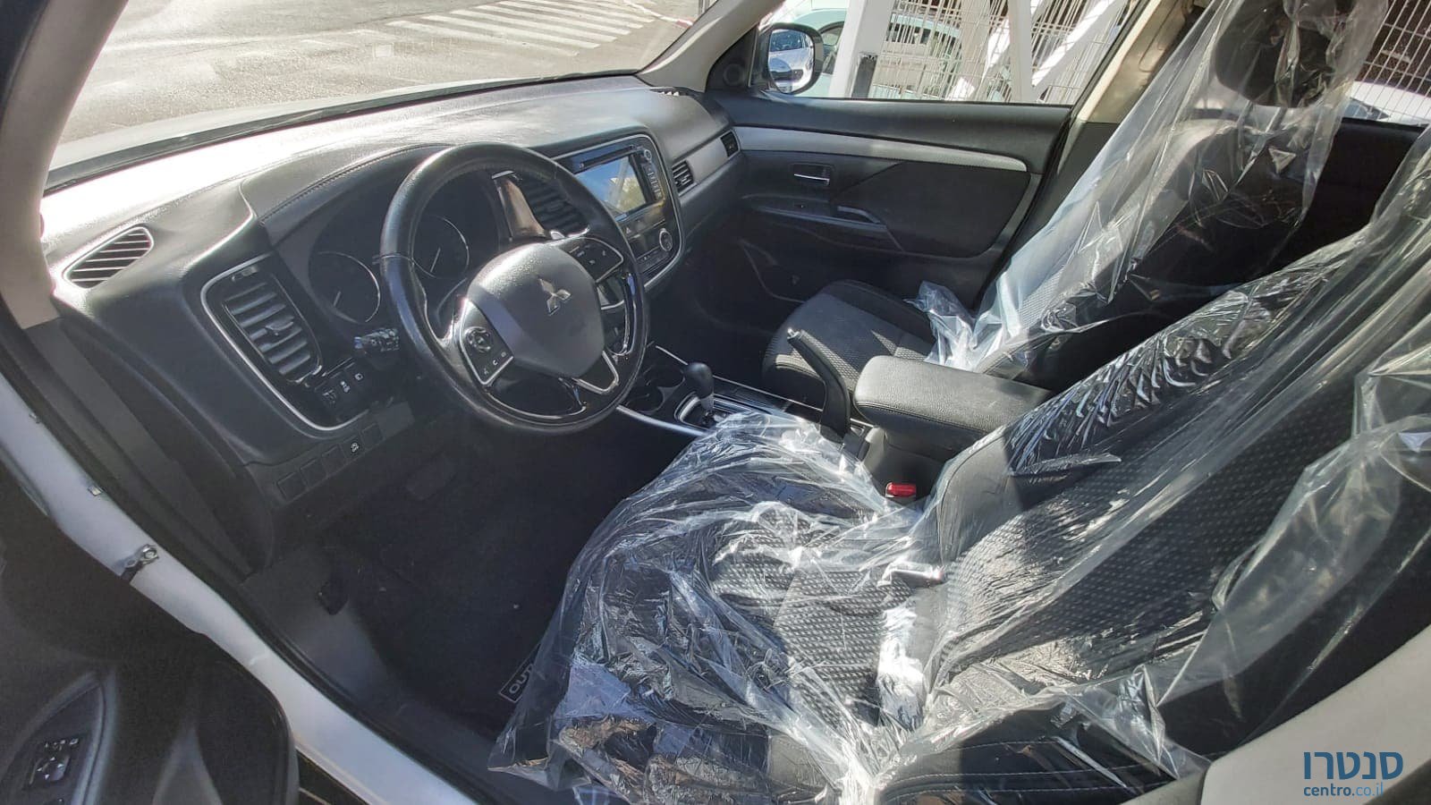 2017' Mitsubishi Outlander photo #6