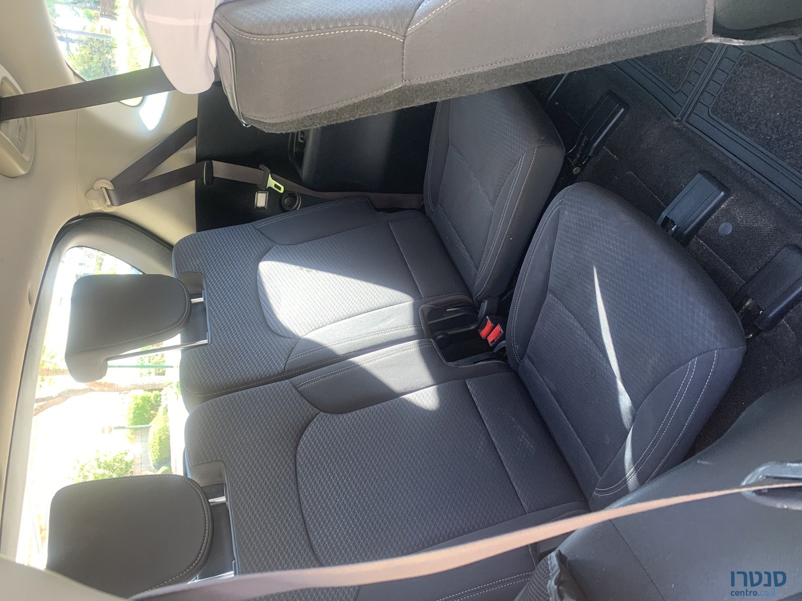 2018' Kia Carens photo #5