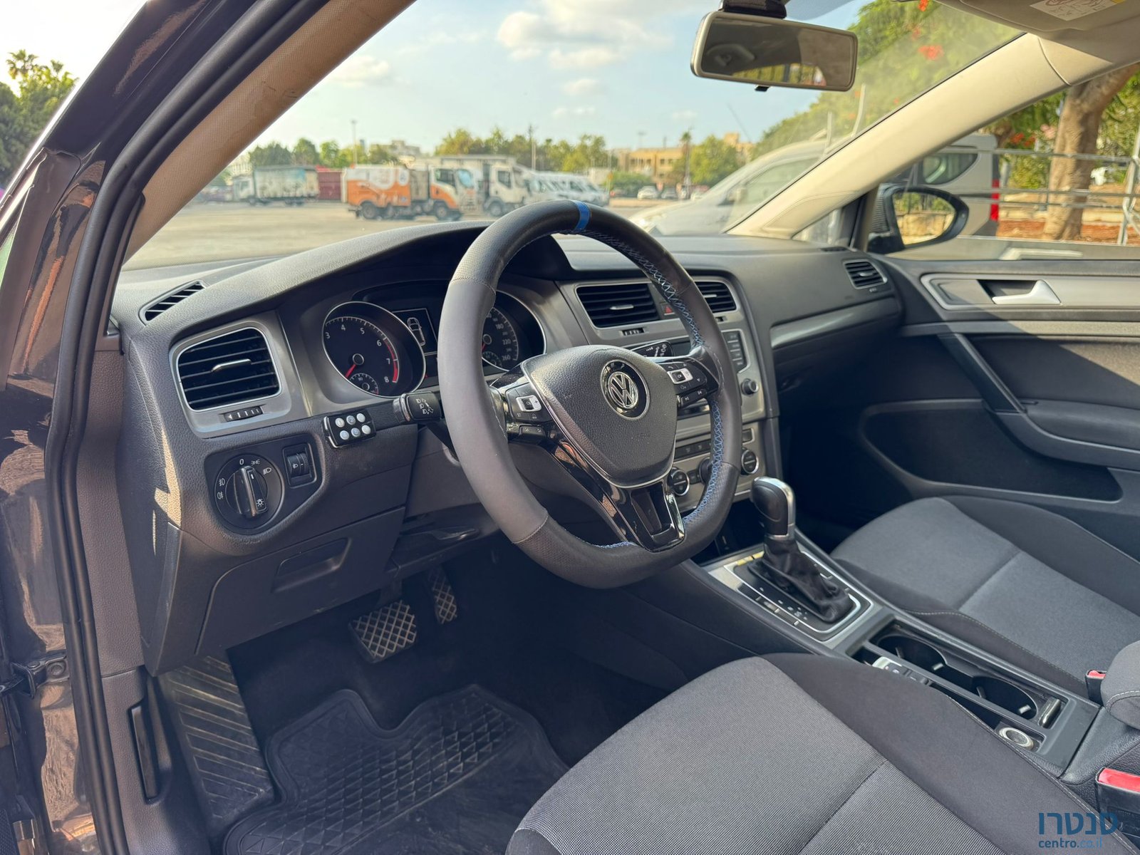 2015' Volkswagen Golf photo #6