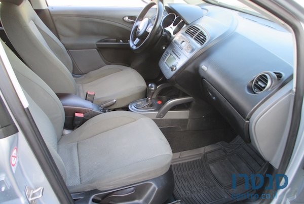 2006' SEAT Leon photo #4