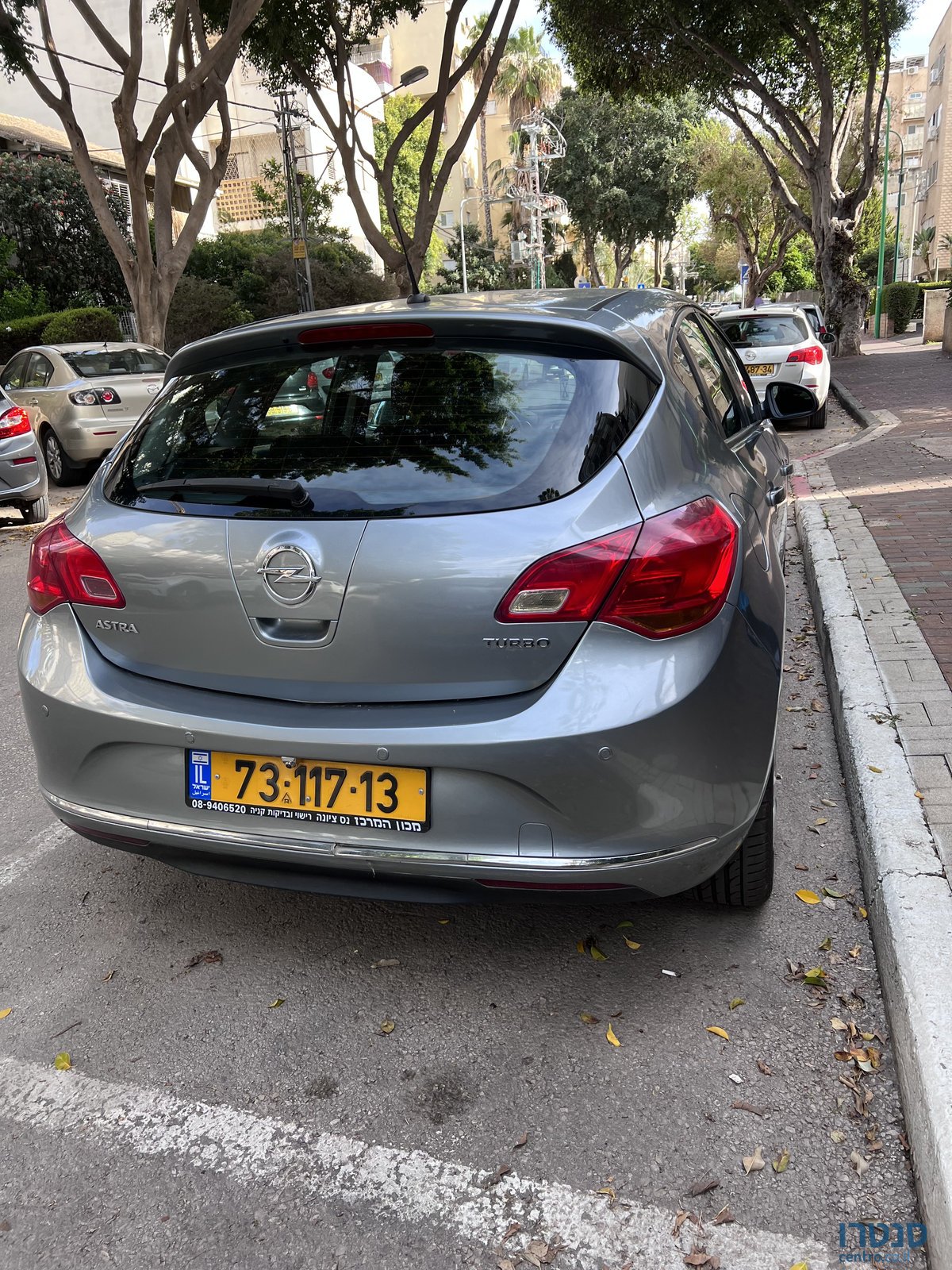 2012' Opel Astra J photo #2