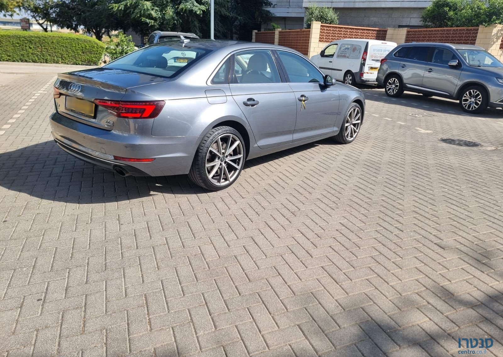 2017' Audi A4 053-3394233 photo #2