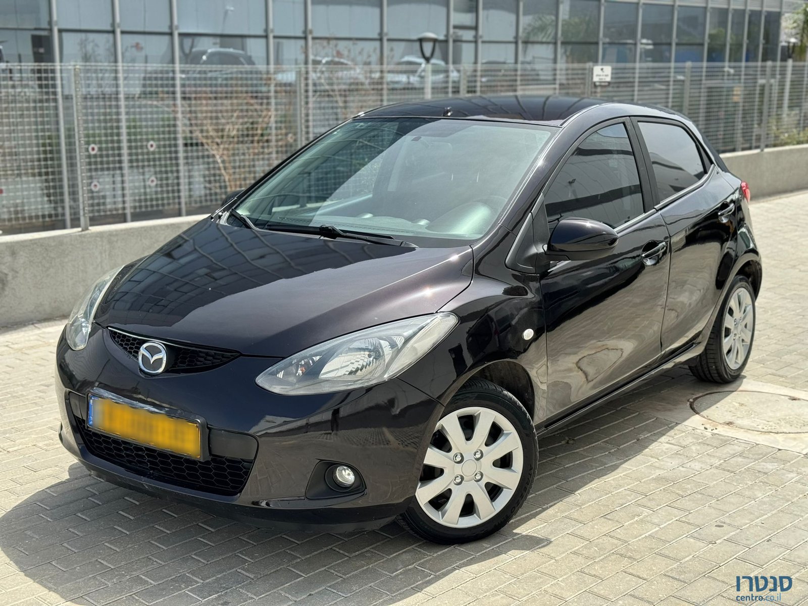 2011' Mazda 2 photo #1