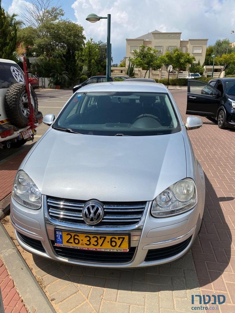 2009' Volkswagen Jetta photo #2