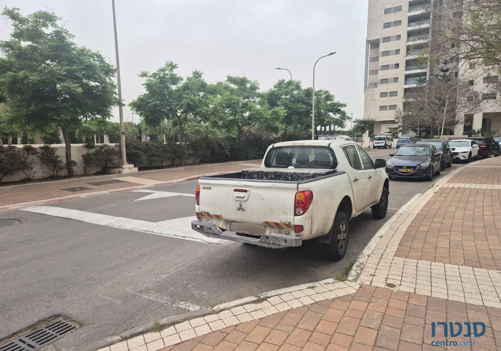 2011' Mitsubishi L200 מיצובישי טרייטון photo #3