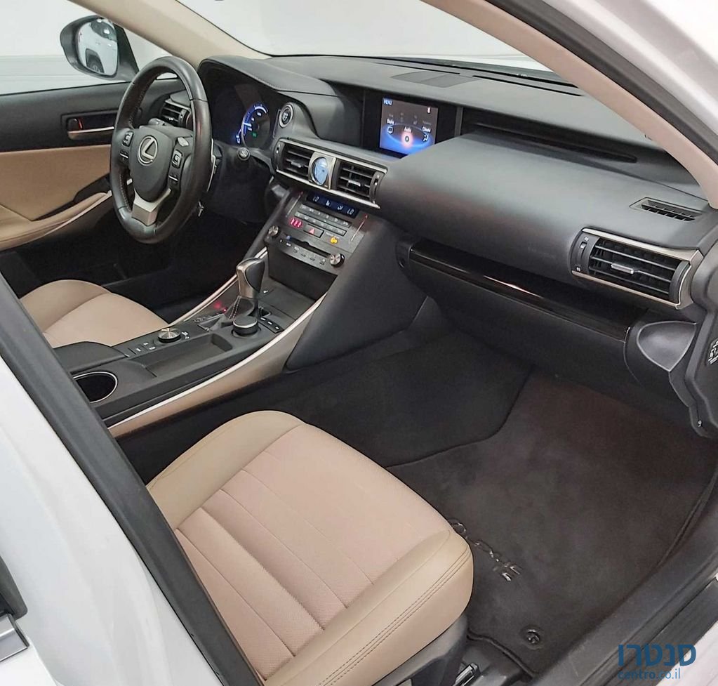 2020' Lexus Is300H לקסוס photo #2