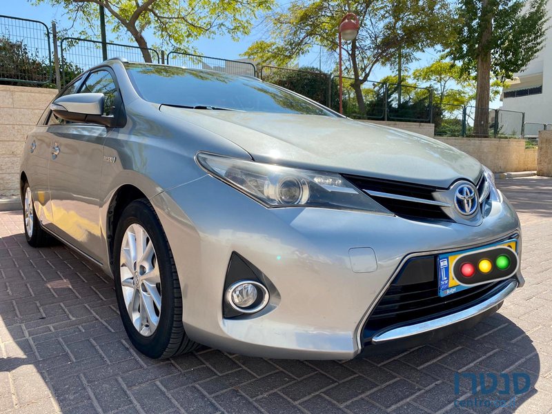 2015' Toyota Auris Hybrid photo #5