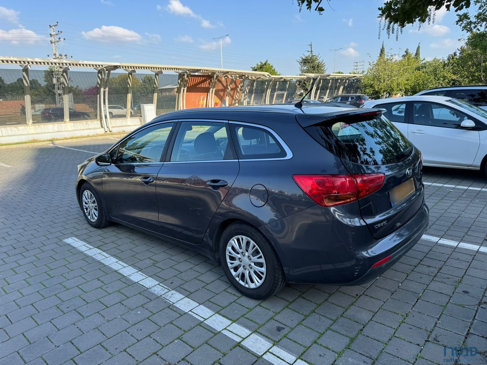 2017' Kia Ceed SW photo #2