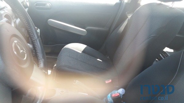2008' Mazda 2 photo #3