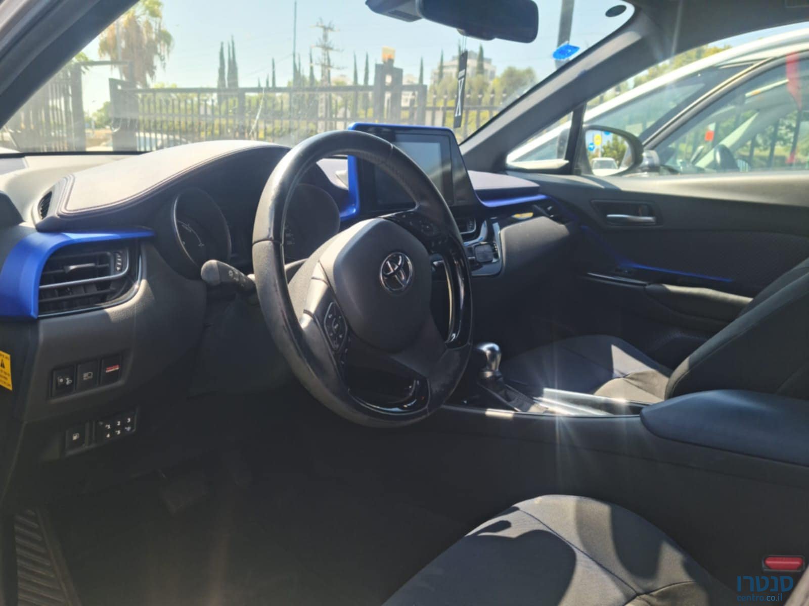 2017' Toyota C-HR photo #3