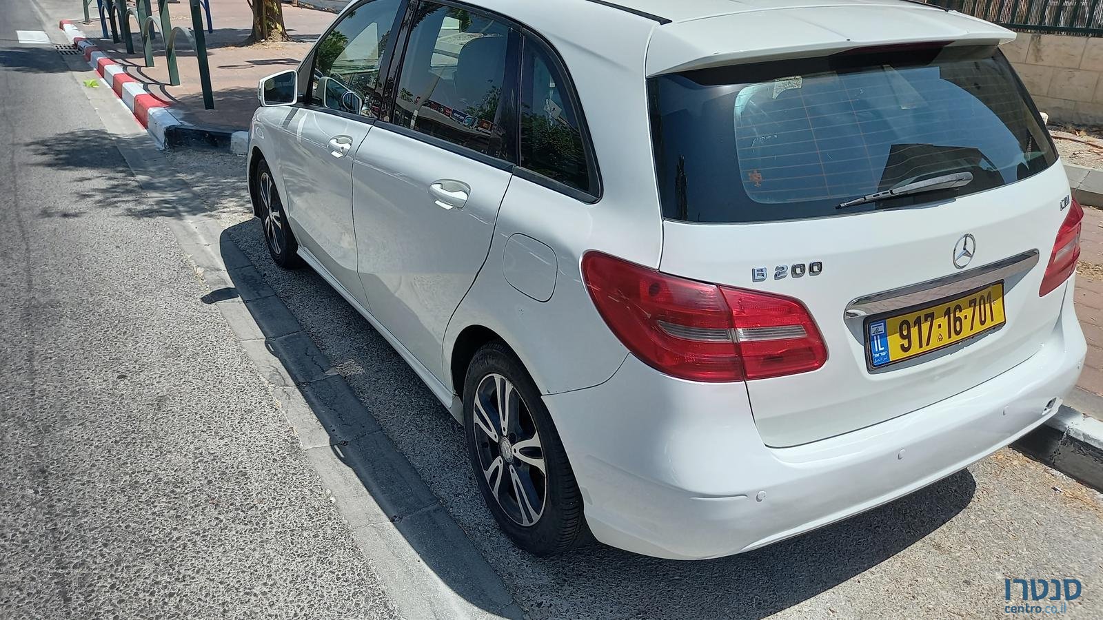 2014' Mercedes-Benz B 200 246W photo #4