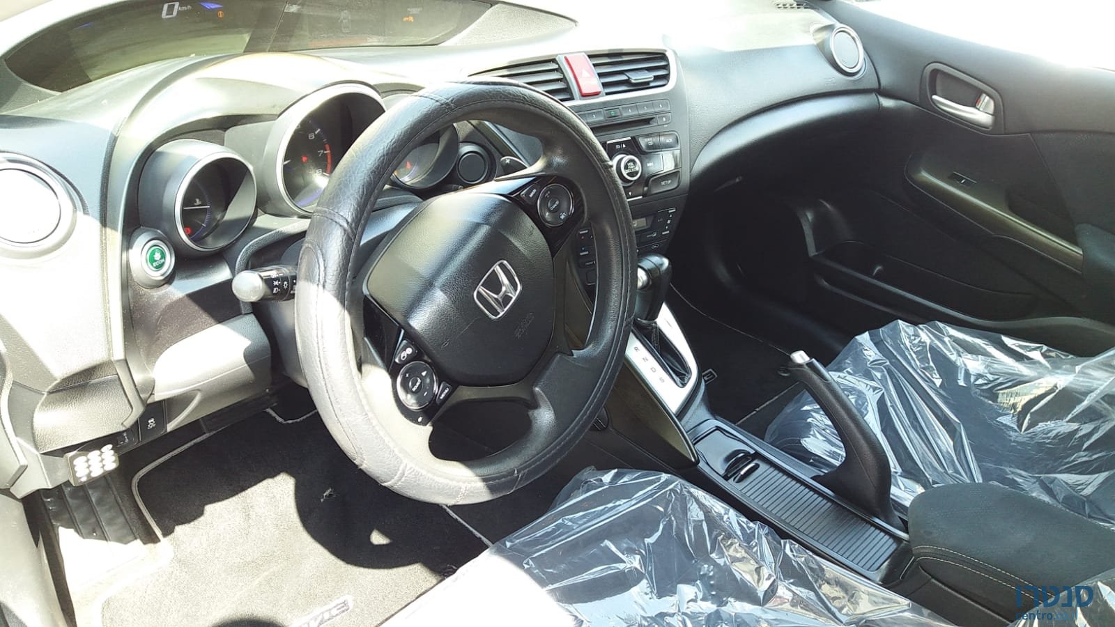 2014' Honda Jazz photo #3