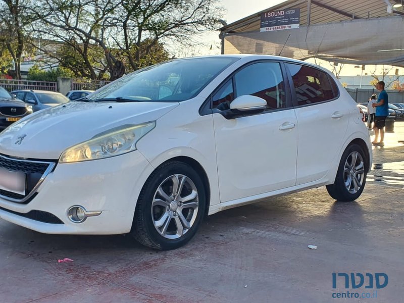 2015' Peugeot 208 photo #1