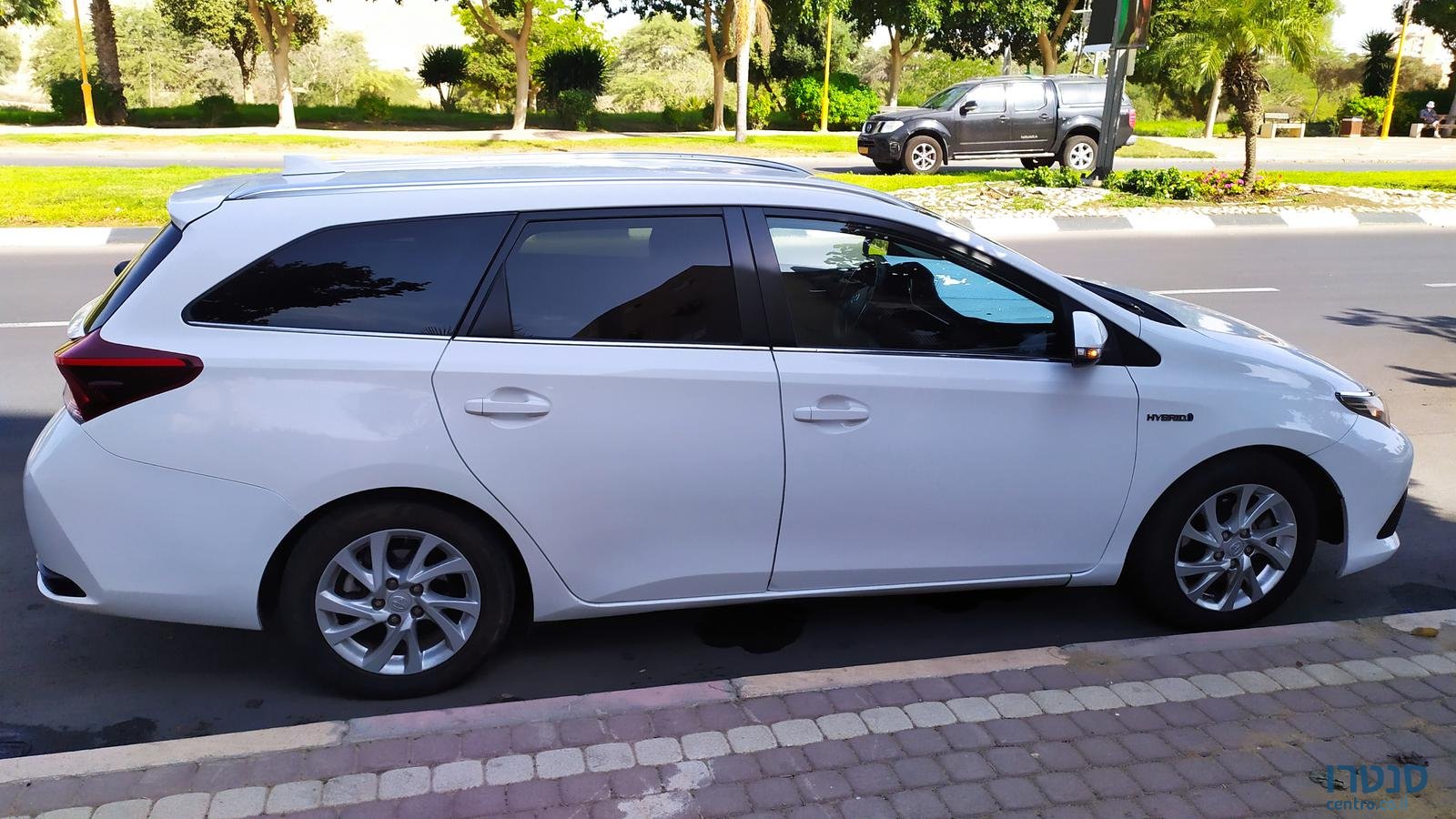 2017' Toyota Auris Гибрид photo #4