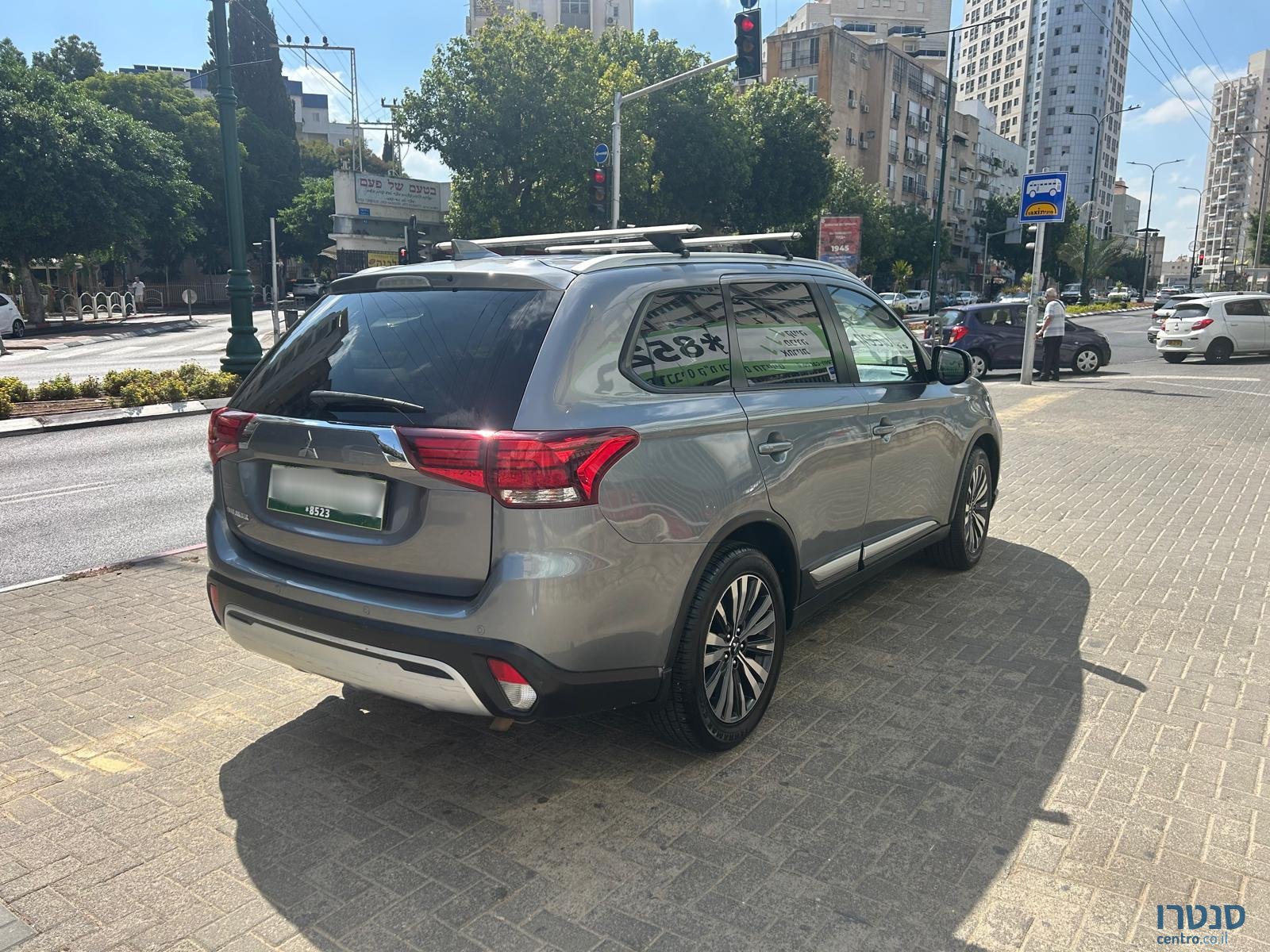 2021' Mitsubishi Outlander photo #6