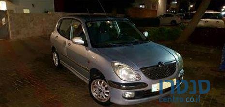 2004' Daihatsu Sirion photo #2