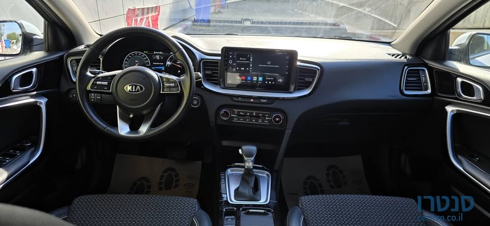 2020' Kia XCeed photo #6