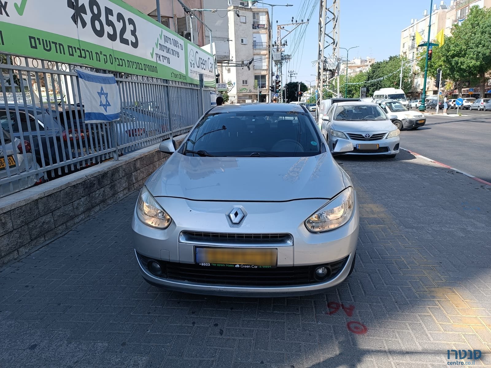 2013' Renault Fluence photo #6