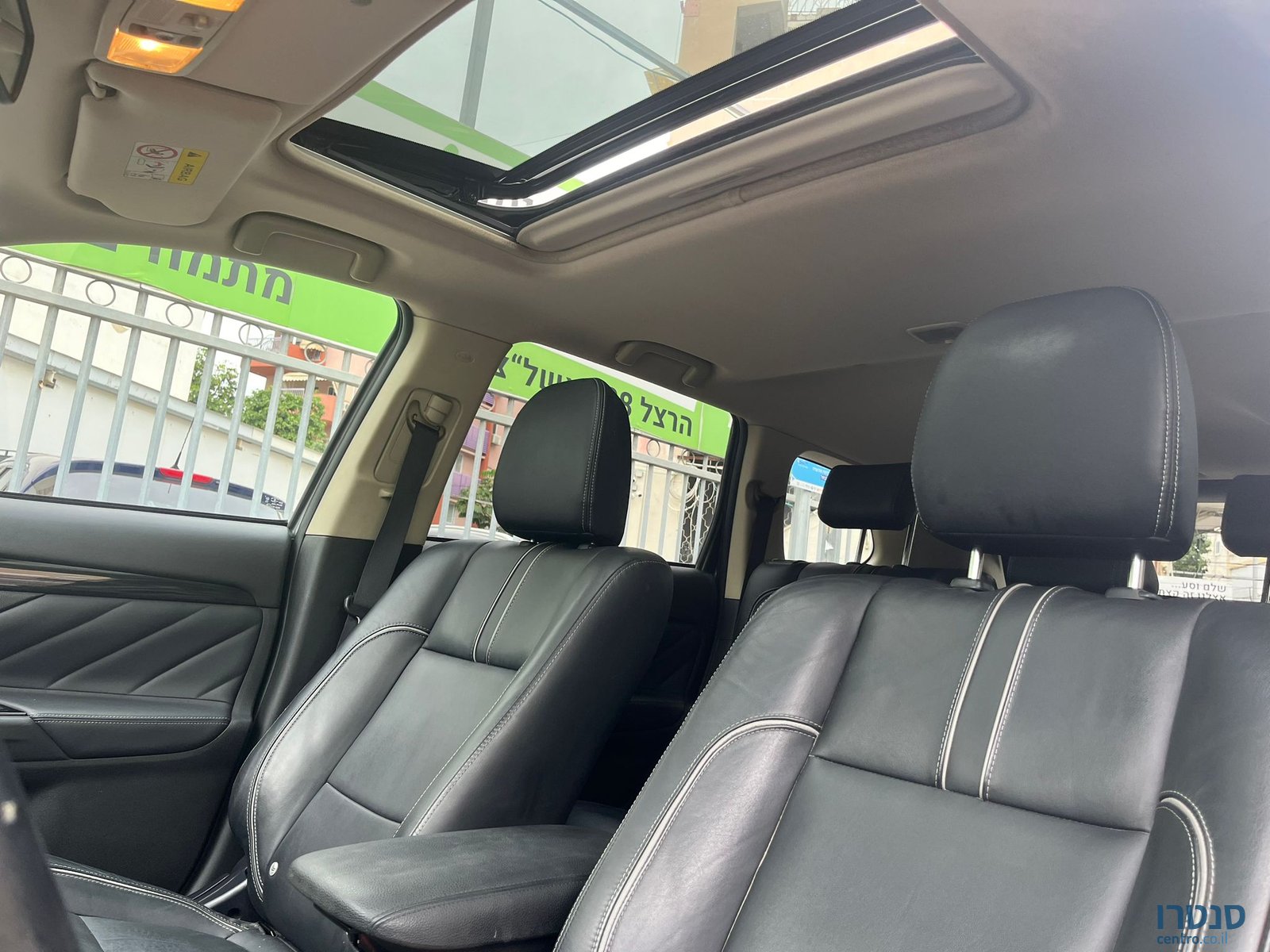 2017' Mitsubishi Outlander photo #4