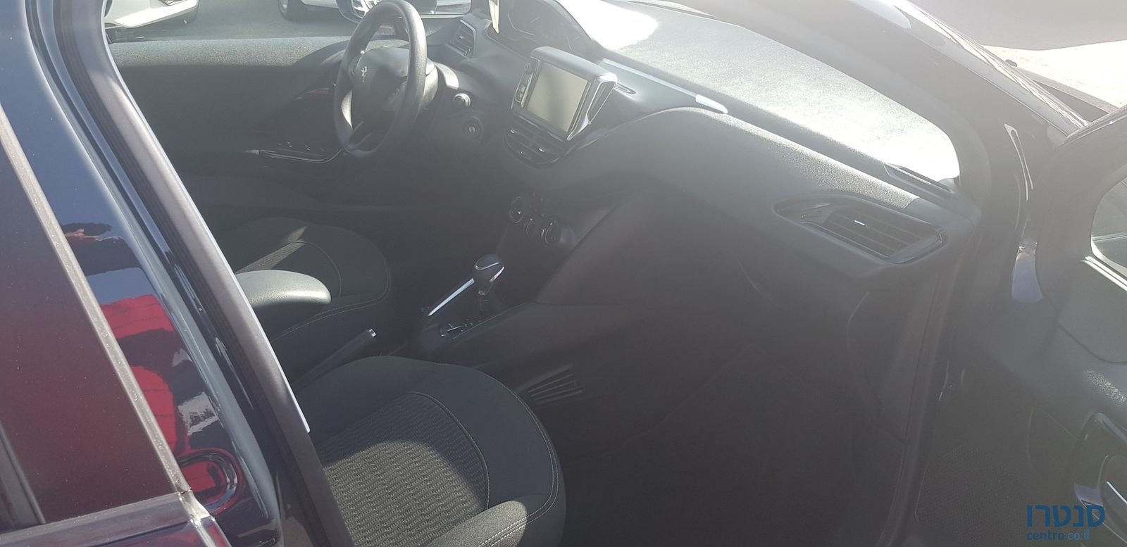 2020' Peugeot 208 photo #4