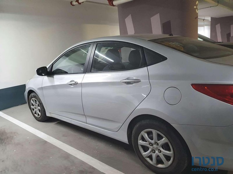 2011' Hyundai i25 יונדאי photo #2